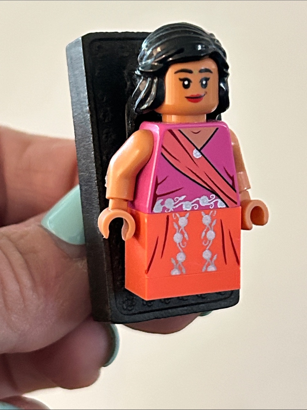 LEGO Harry Potter Padma Patil minifigure domino brooch pin pink and coral Yule
